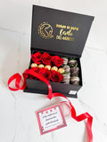 Caja personalizada con rosas, bombones, fresas de chocolate y globo metalizado con helio