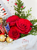Sobre con rosas y chocolates