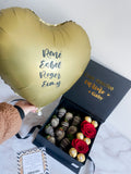 Caja personalizada Fresas con Chocolate, bombones, rosas y globo metalizado con Helio