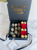 Caja personalizada Fresas con Chocolate, bombones, rosas y globo metalizado con Helio