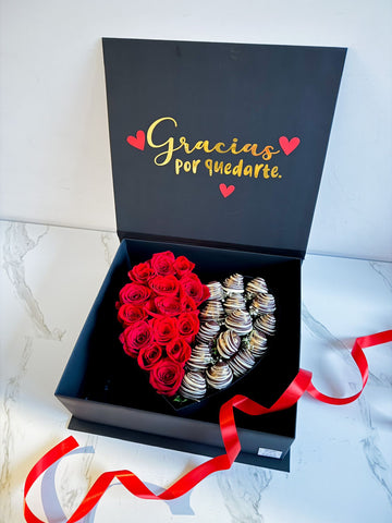 Corazón de rosas y bombones en caja personalizada san valentin