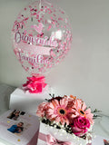 Caja de Bienvenida Bebé personalizada con flores y globos