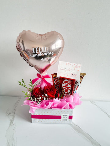 ARREGLO PERSONALIZADO CHOCOLATES, ROSAS Y GLOBITO