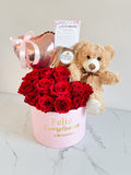 Caja con rosas, chocolate y globito
