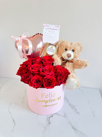 Caja con rosas, chocolate y globito