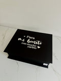 Caja sorpresa personalizada con cervezas, jarra y fotos