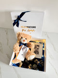 CAJA PERSONALIZADA CON MARCO DE FOTOS, FRESAS CON CHOCOLATE Y OSO DE PELUCHE
