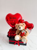 Arreglo peluche con rosas, peluche, chocolate y globos metalizados