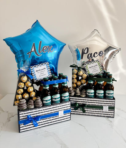 Arreglo Cervezas con Globos, letra decorada con bombones y fresas con chocolate