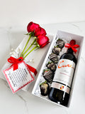 Caja sorpresa botella de vino, fresas con chocolate y rosas