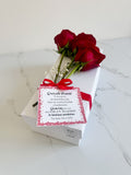 Caja sorpresa botella de vino, fresas con chocolate y rosas