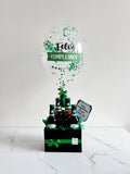 Arreglo Cervezas con Globo personalizado y bombones de licor