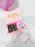 Caja personalizada de fresas con chocolate y marco de fotos + Globo metalizado con helio