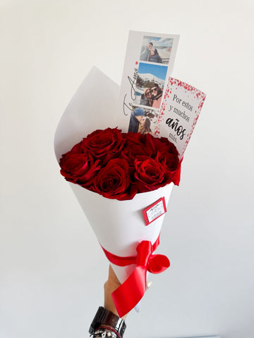 Cono bouquet de 10 rosas naturales