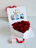 Corazón de rosas en caja estilo cofre y fotos