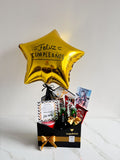 Arreglo caja sobre Cervezas con Globo y chuches