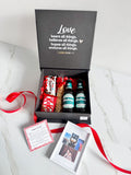Caja sorpresa con cervezas, chuches y marco de fotos