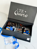 Caja Box personalizada con whisky black label, bombones, tarro de coctel de picoteo y vaso personalizado