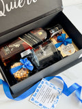 Caja Box personalizada con whisky black label, bombones, tarro de coctel de picoteo y vaso personalizado