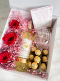 Caja personalizada Rosas, bombones, botella de vino y copa personalizada