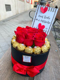 Box circular con rosas y bombones