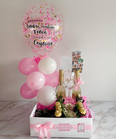 Caja personalizada fresas con chocolate, rosas, mini cava, copa