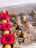 Caja personalizada fresas con chocolate, rosas, bombones, copas personalizadas