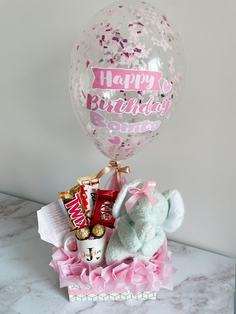 Arreglo Globo personalizado, taza personalizada, Peluche y Chocolates
