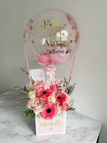 Caja de Flores con Globo burbuja personalizado