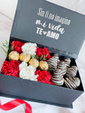 Caja sorpresa con flores, bombones, fresas con chocolate y globo metalizado con helio
