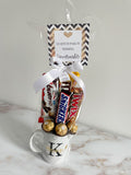 Taza personalizada en vinil con chocolates