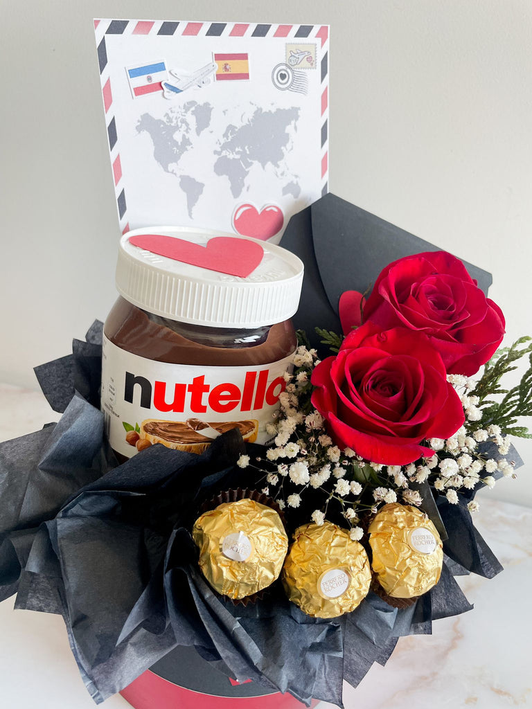 Regalo para mujer con rosas naturales, bombones y Nutella