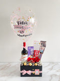 ARREGLO GLOBO CON CHOCOLATES, ROSAS Y BOTELLA DE VINO