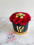 Box circular con rosas y bombones