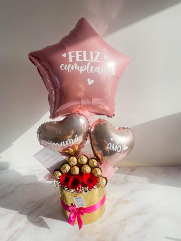 Caja con rosas, bombones y Globos metalizados