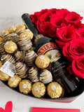 Corazón de rosas, bombones, fresas con chocolate + Baileys